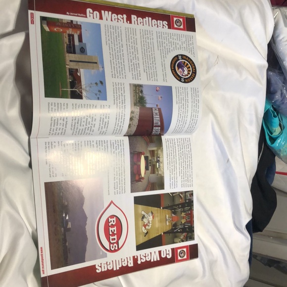 AUTOGRAPHED: 2010 inaugural season Az Cincinnati Reds signed by Leake & Woods - Picture 9 of 16